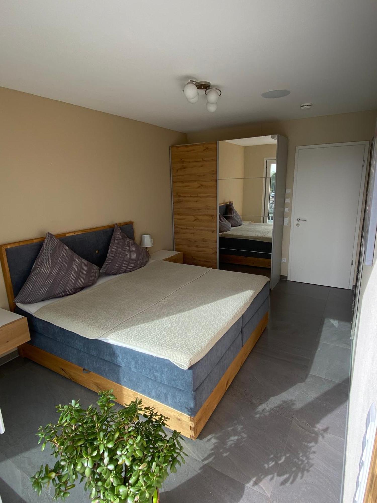 Penthouse Apartment Mit Alpenblick Friedrichshafen Exterior photo